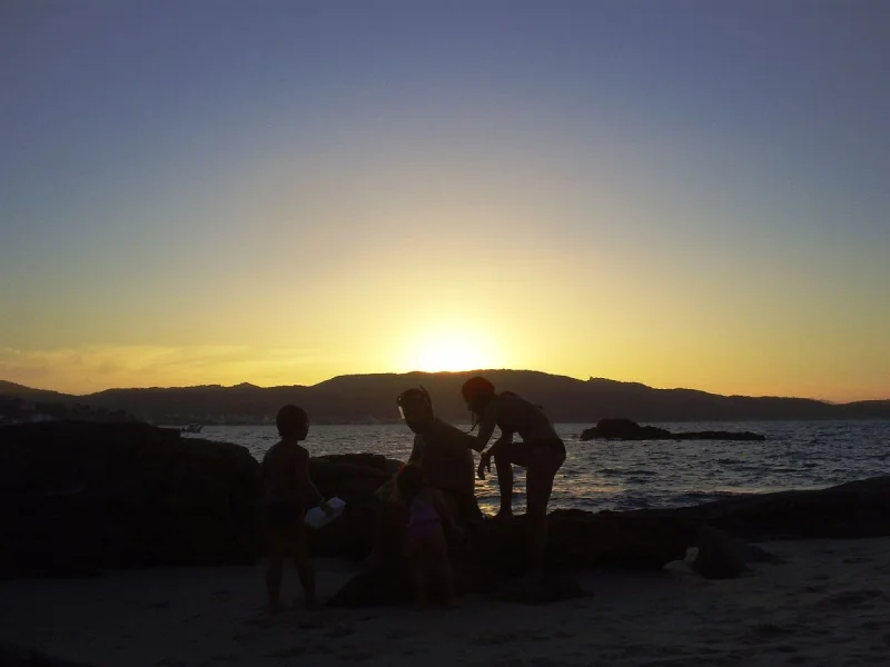Vista da Praia da Lagoinha no fim da tarde. Fotografia de acervo de 2007.